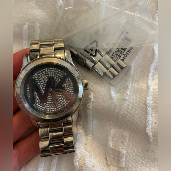Michael Kors Silver watch - Picture 2 of 5